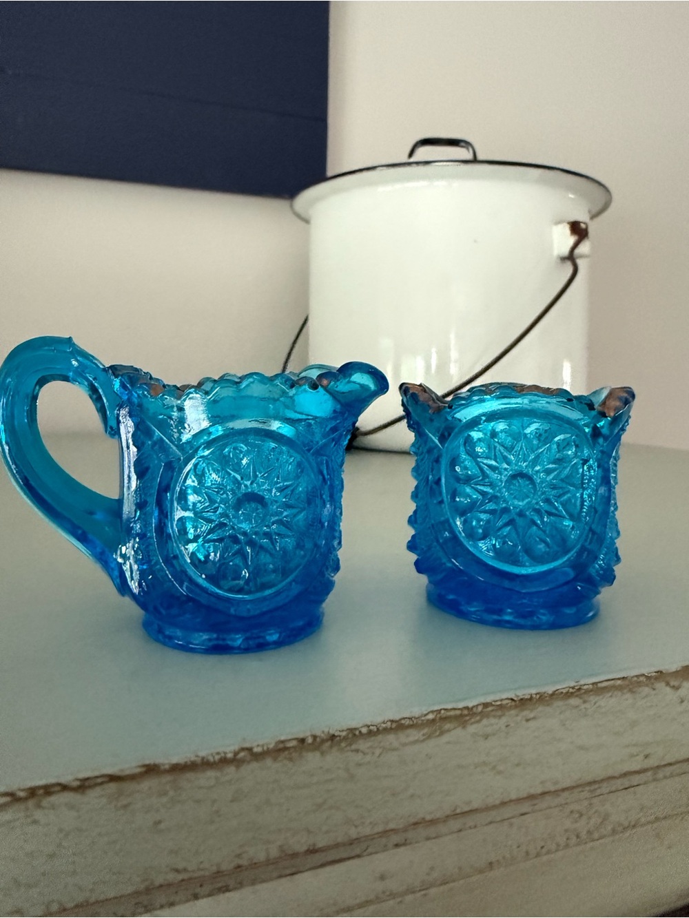 vintage L.E. Smith azure blue glass creamer and sugar set - Picture 5 of 7